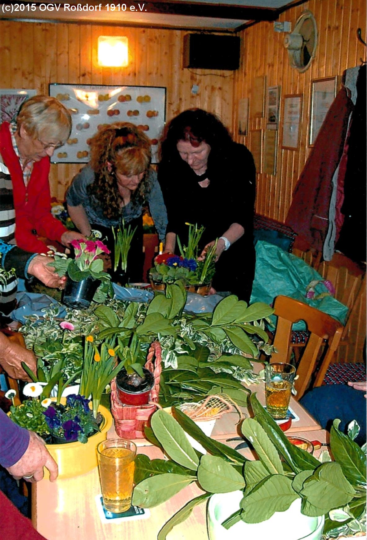 Bei der Arbeit ... Gestecke zu erstellen